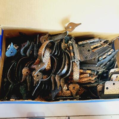LARGE COLLECTIONS OF VINTAGE HANDLES & ACCESSORIES