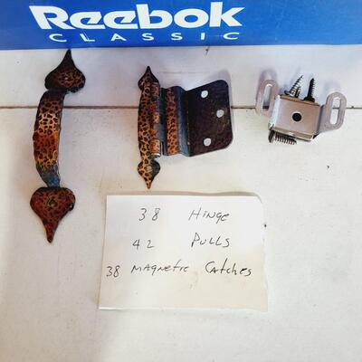 LARGE COLLECTIONS OF VINTAGE HANDLES & ACCESSORIES
