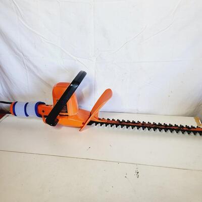 BLACK & DECKER 16 IN ELECTRIC DELUXE HEDGE TRIMMERS W/ CORD ORGANIZER