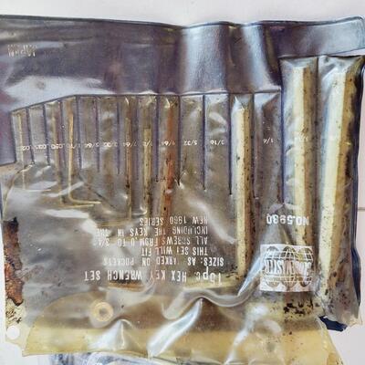 LARGE BUNDLE OF ALLEN WRENCHES
