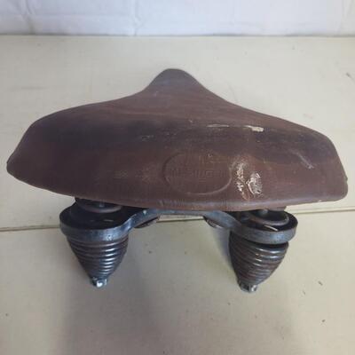 VINTAGE MESSINGER BICYCLE SEAT