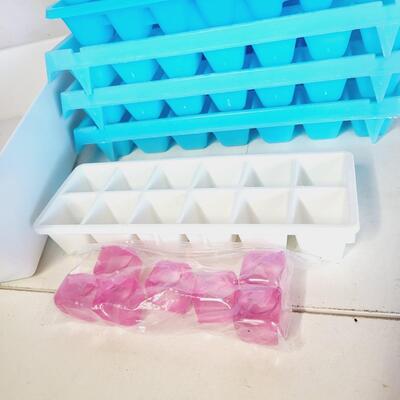 ICE CUBE TRAY BUNDLE W/ EXTRAS