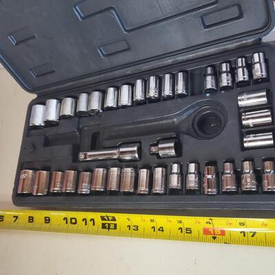 SOCKET SET W/ PLASTIC CARRY CASE