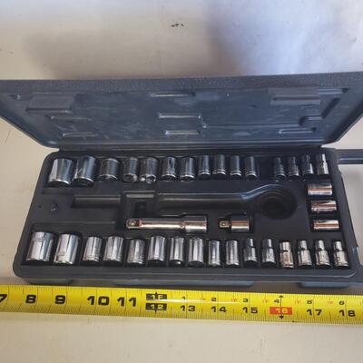 SOCKET SET W/ PLASTIC CARRY CASE