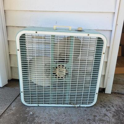 VINTAGE METAL CASE WINDSOR FLOOR FAN - WORKS!
