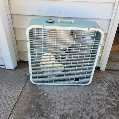VINTAGE METAL CASE WINDSOR FLOOR FAN - WORKS!
