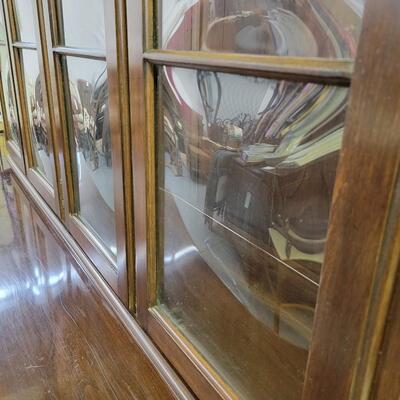 VINTAGE ETHAN ALLEN LIGHTED CURVED GLASS 2PC HUTCH