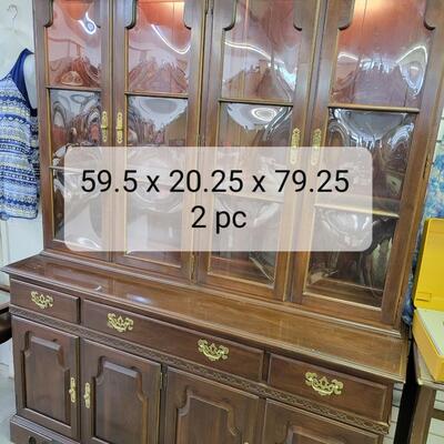 VINTAGE ETHAN ALLEN LIGHTED CURVED GLASS 2PC HUTCH