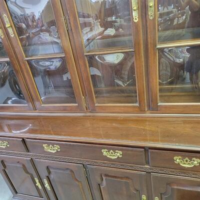 VINTAGE ETHAN ALLEN LIGHTED CURVED GLASS 2PC HUTCH