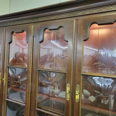 VINTAGE ETHAN ALLEN LIGHTED CURVED GLASS 2PC HUTCH