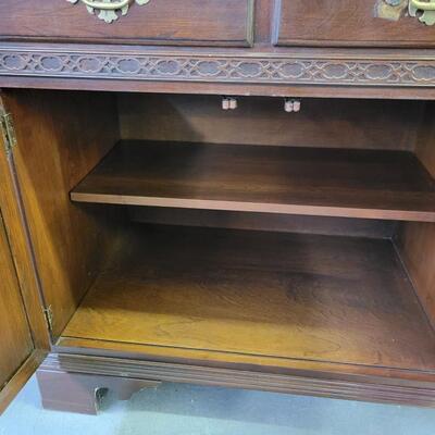 VINTAGE ETHAN ALLEN LIGHTED CURVED GLASS 2PC HUTCH