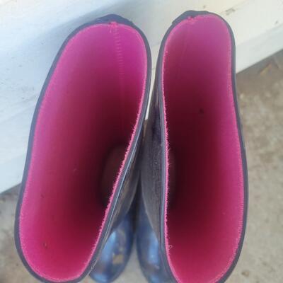 WOMENS SIZE 6 RAIN - OUTDOOR BOOTS
