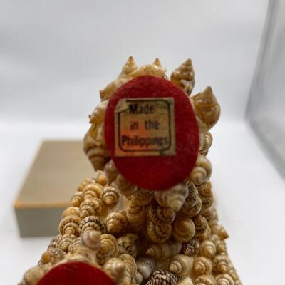 Med elephant made of shells