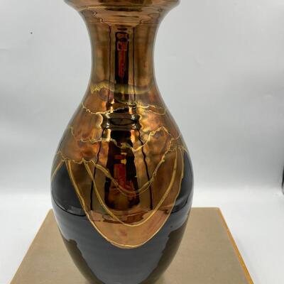 Beautiful Bruce Fairman vase