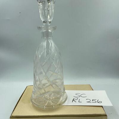 Cut glass crystal decanter w/stopper