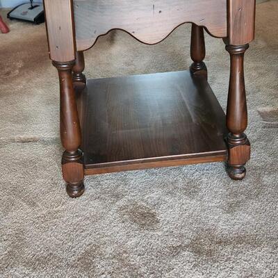 Round Ethan Allen Side Table 28