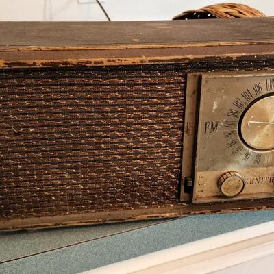 2 Vintage RCA Victor AM & Zenith Table tube Radios