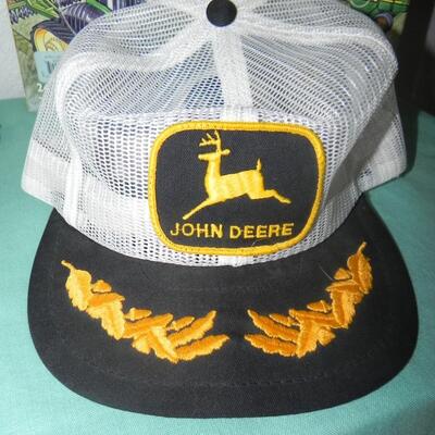 NEW JOHN DEERE FLOOR PUZZLE-JOHN DEERE CAP-TRAINS-PLAY MONEY