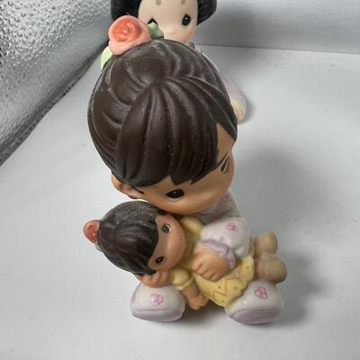 Precious Moments 5 Figurines and 1 trinket Box figurine