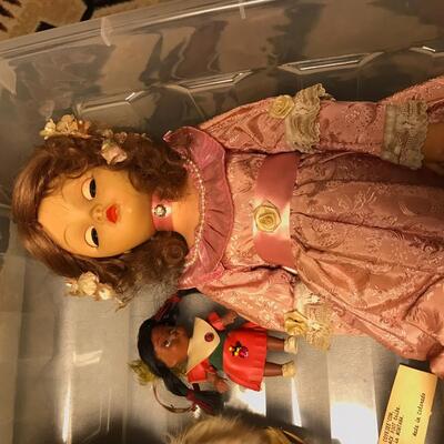 Flat of Dolls