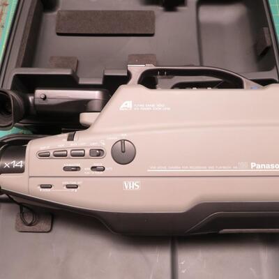Panasonic VHS MOVIE CAMERA Reporter AG-188P JAPAN in Case