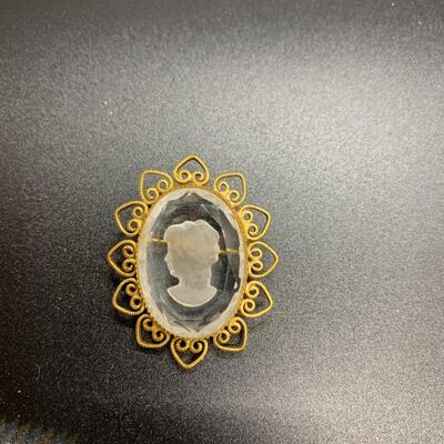 Vintage Pendant Brooch glass cameo Gold with small chain