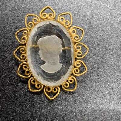 Vintage Pendant Brooch glass cameo Gold with small chain