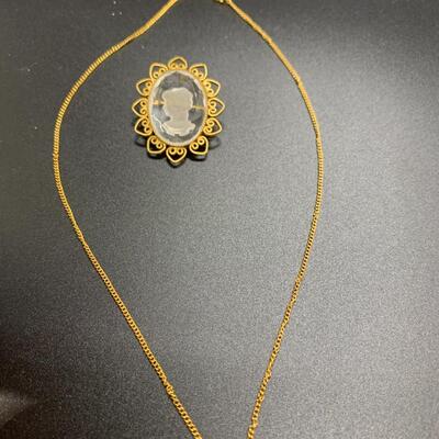 Vintage Pendant Brooch glass cameo Gold with small chain