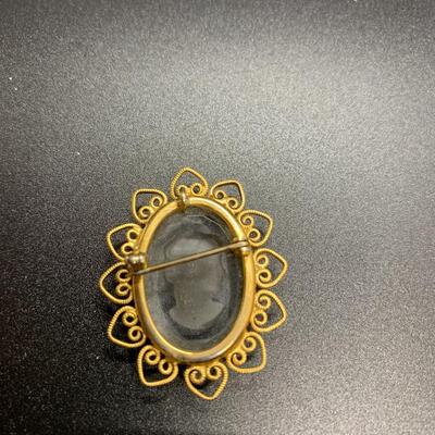 Vintage Pendant Brooch glass cameo Gold with small chain
