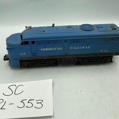 Lionel 2 engines,5 cars and track
