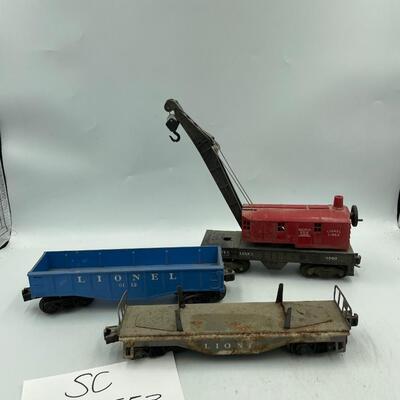 Lionel 2 engines,5 cars and track