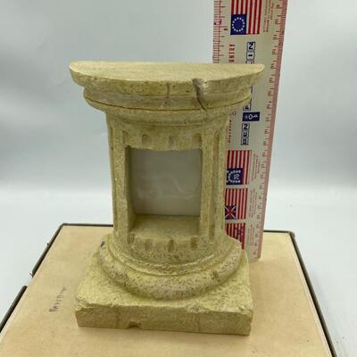 Pedestal photo frame