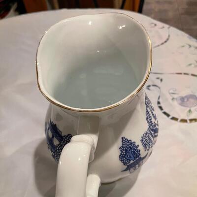 Large Cardew Blue Willow Pitcher
