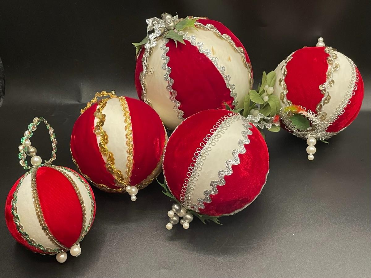 vintage-christmas-ornaments-estatesales