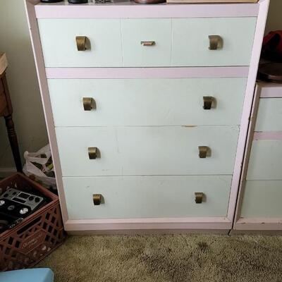 2 Dressers 4 drawer and 6 drawer