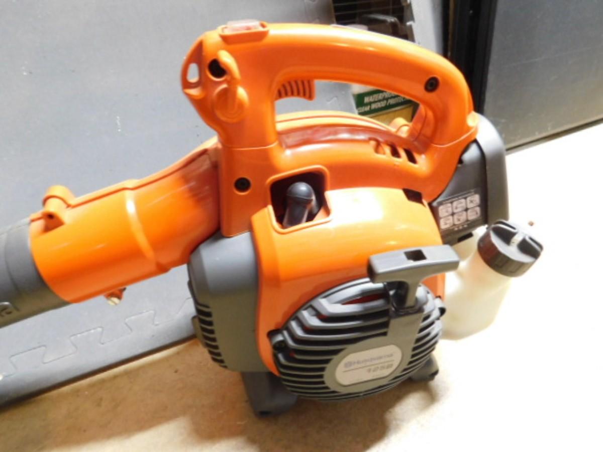 Husqvarna 125B Leaf Blower