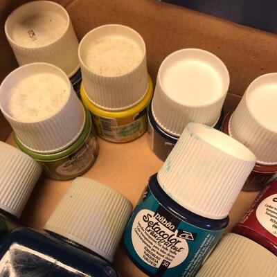 Tote of Material stain/ paint