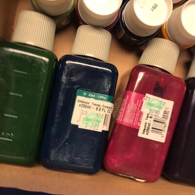 Tote of Material stain/ paint