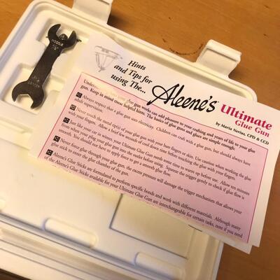 Aleen's Ultimate Glue Gun
