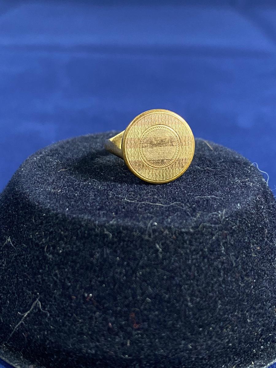 Vintage 10k GF Round Two Tone Medallion Ring