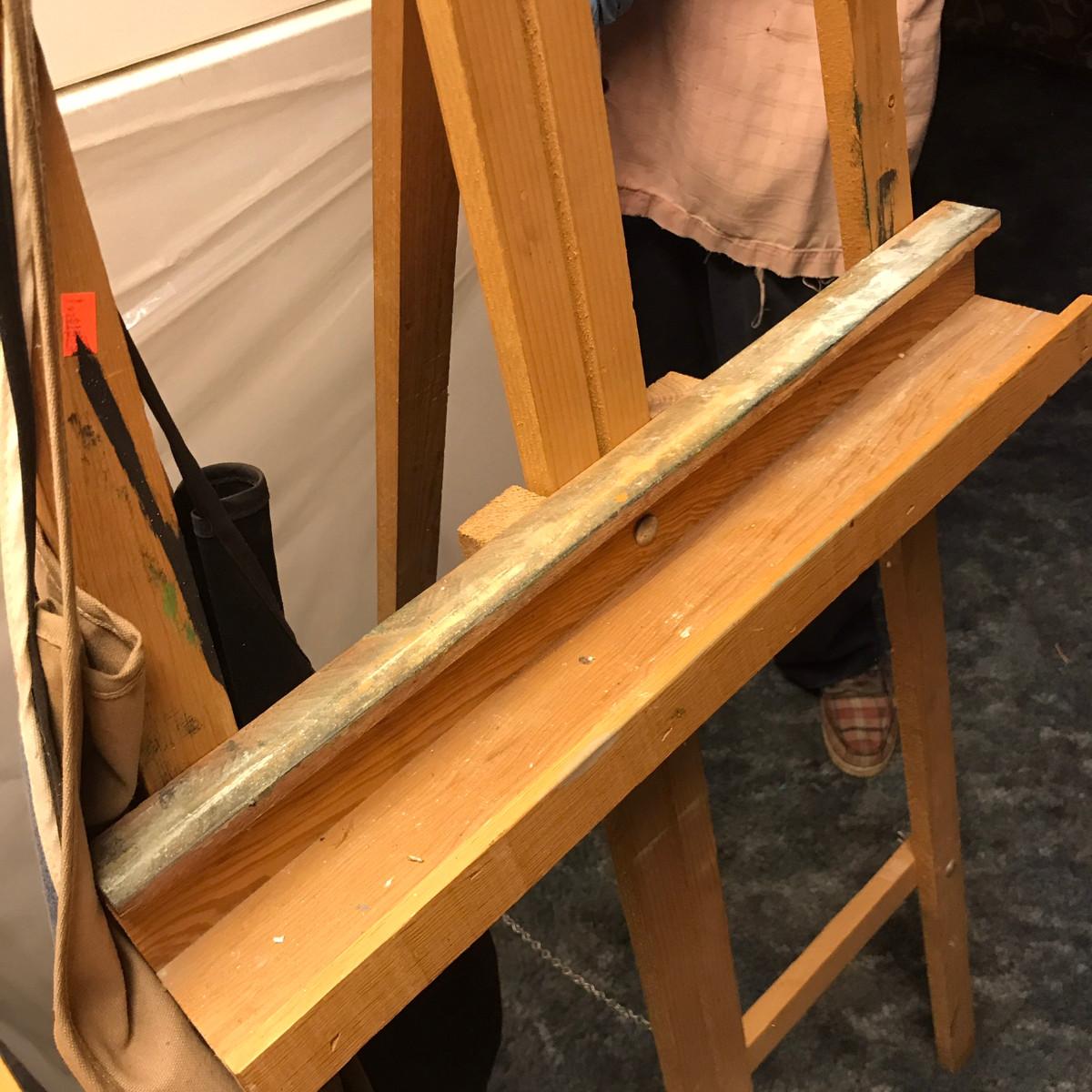 Easel & Aprons