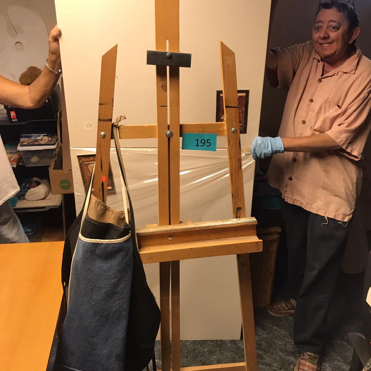Easel & Aprons