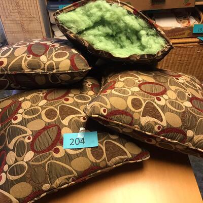 Lot of 4 Throw Pillows