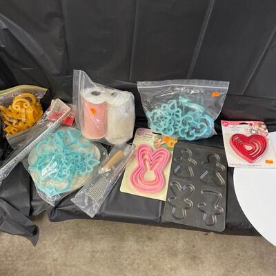 F9-cookie cutters, molds, tiered display, foil sheets