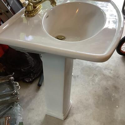 Pedestal sink - Peerless gold faucet