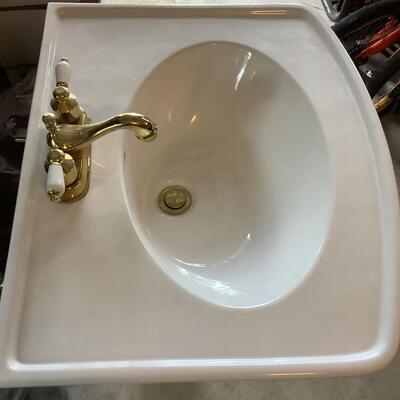 Pedestal sink - Peerless gold faucet
