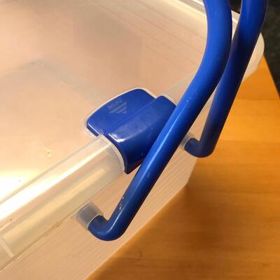 Rubbermade Tote & Magazine Brochure Rack