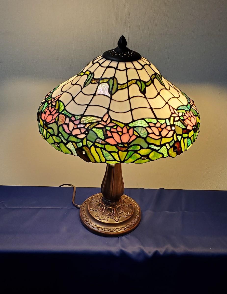 Water Lily Stained Glass Table Lamp | EstateSales.org