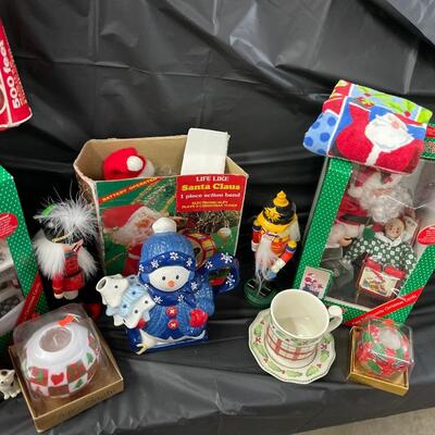 F20-Miscellaneous holiday lot