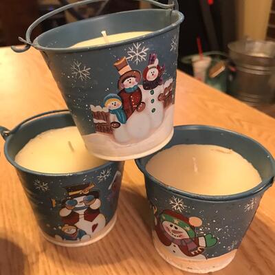 Lot of 4 Bucket Candles NIB Christmas